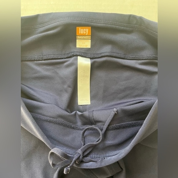 Lucy Tech Athletic Capris Navy Purple Size Medium - Picture 3 of 10